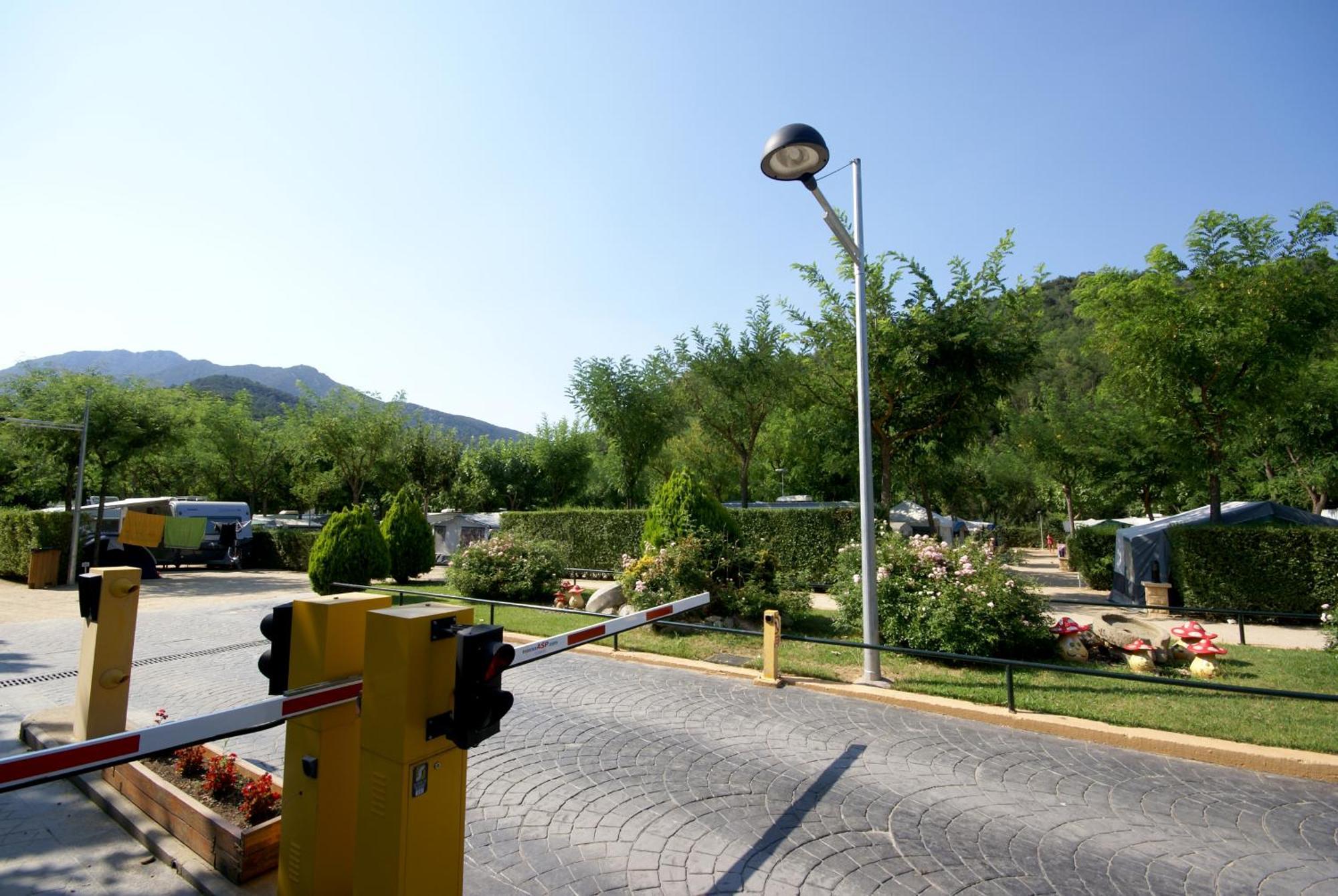 Camping Bassegoda Park Hotel Albanya Eksteriør billede